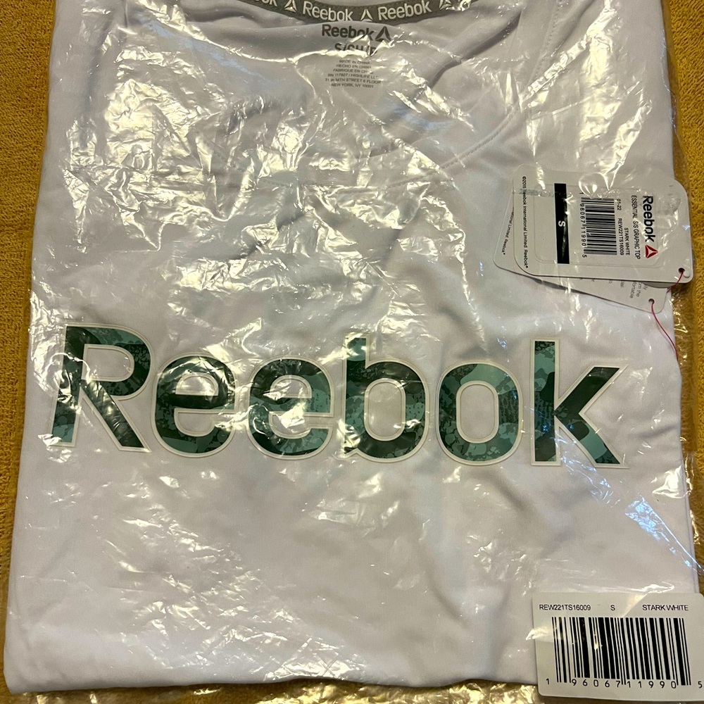 NWT Women’s Reebok Graphic T, size S